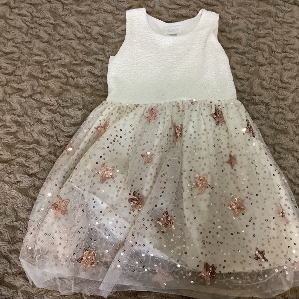 Girls party dress with rose gold sequin overlay
Size M 7/8